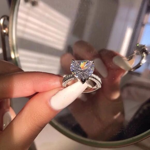 NWT Sterling Silver Heart Shaped Ring - Picture 2 of 3